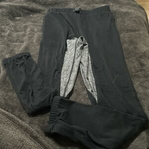Black and grey joggers #activewear